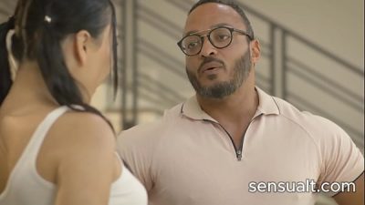 Black man fucking her sexy shemale step daughter – free porn video